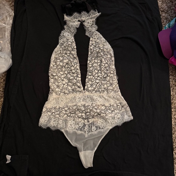 NWT Victoria's Secret VerySexy Lace High Neck Halter Teddy Bodysuit - Picture 2 of 4